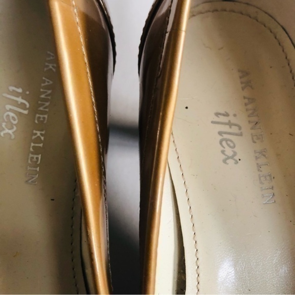 Anne Klein Golden Shoes Size 7M - Picture 6 of 7